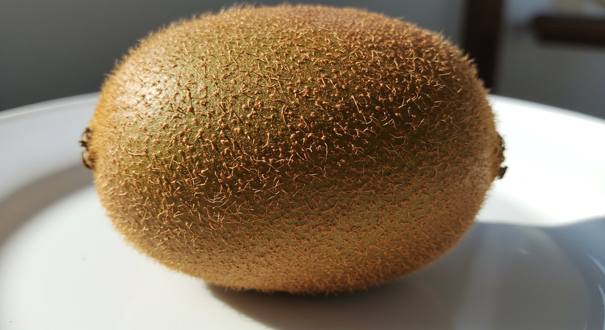 キウイ 白い 斑点